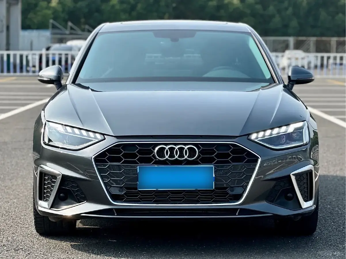 2022 Audi A4L 2.0T 190HP L4 7DCT