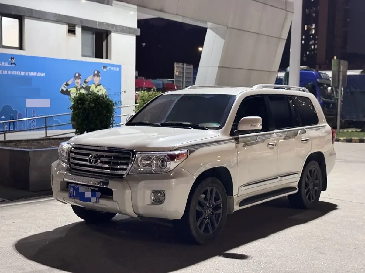 2015 Toyota Land Cruiser 4.0L 275HP V6 5AT