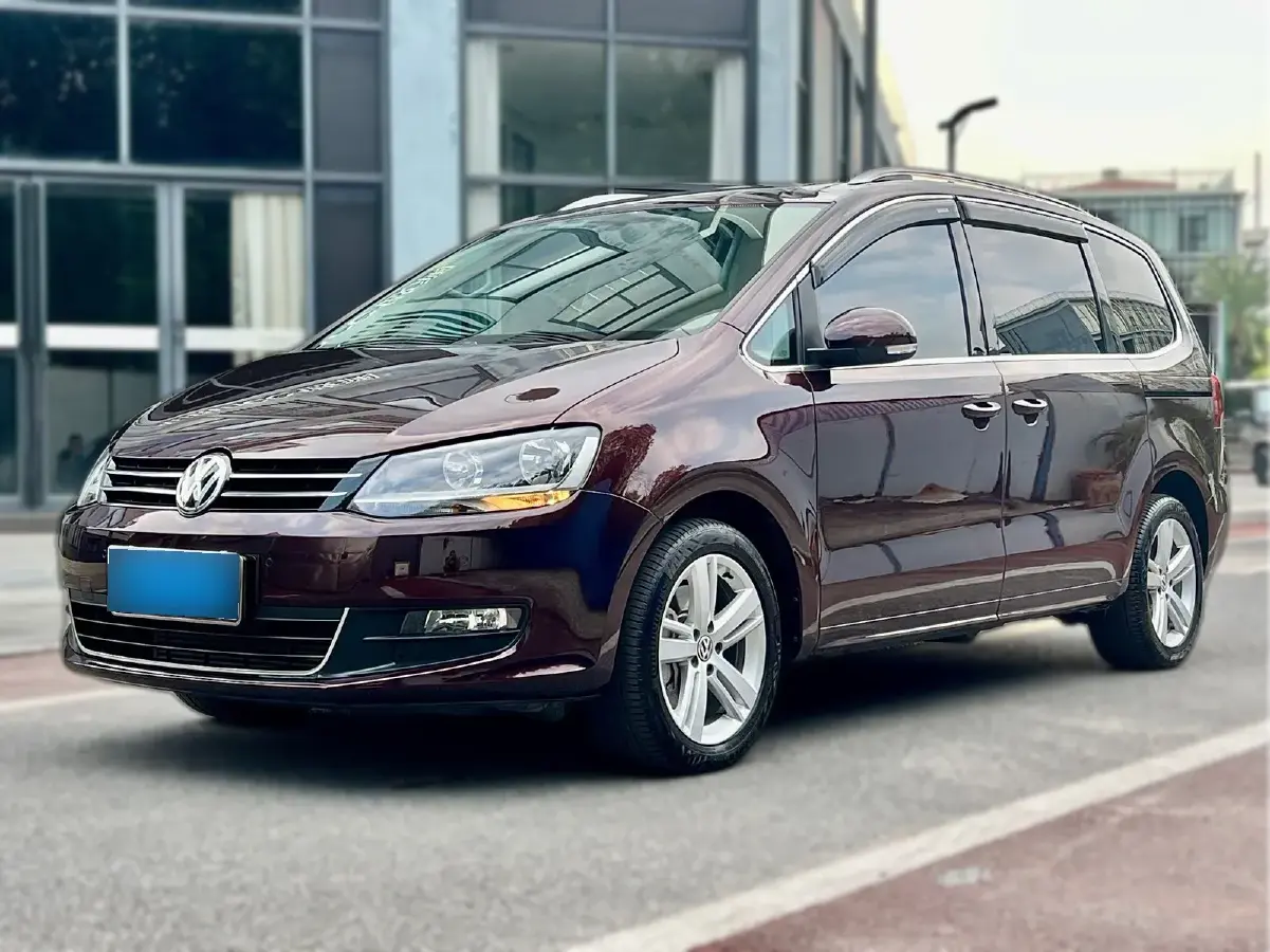 2018 Volkswagen Sharan 2.0T 220HP L4 6DCT