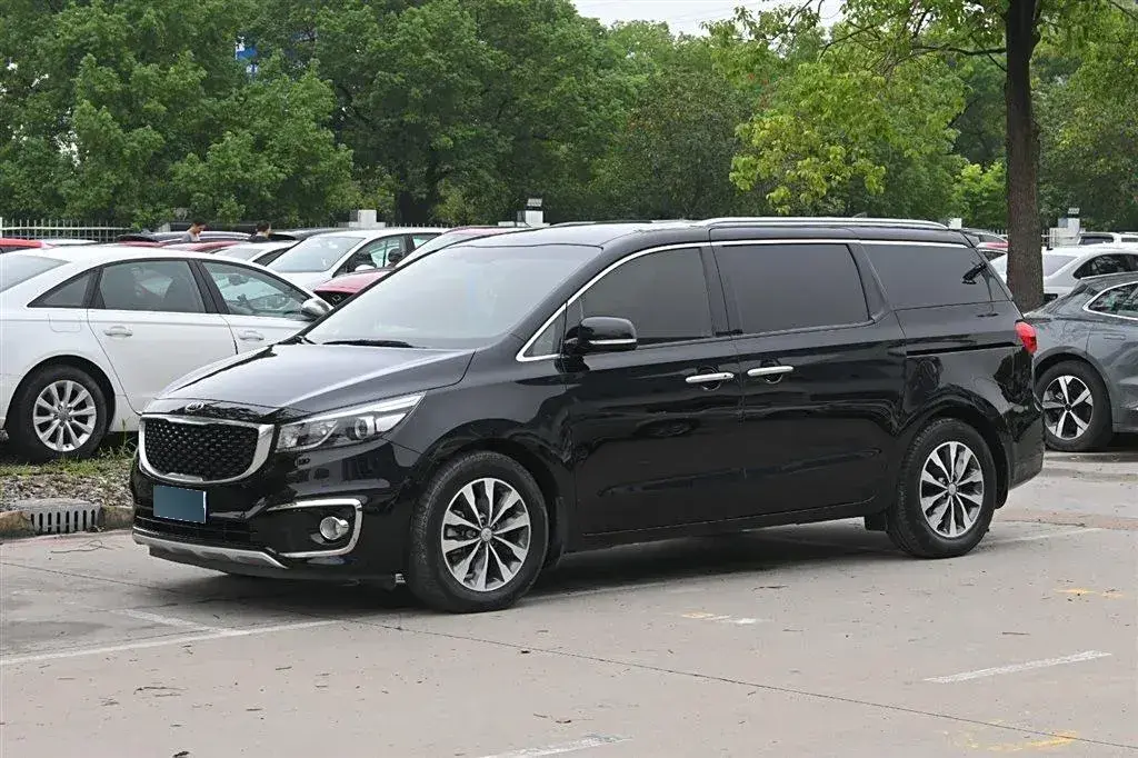 2017 Kia Carnival 2.2T 200HP L4 6AT