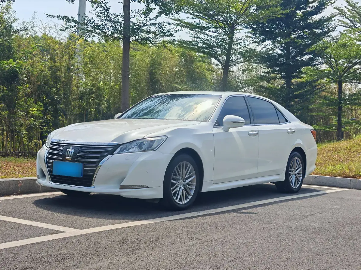 2015 Toyota Crown 2.0T 235HP L4 8AT
