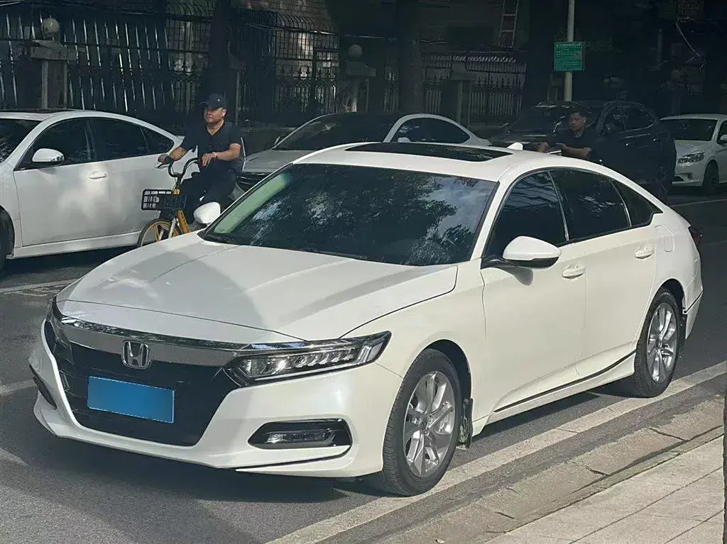 2021 Honda Accord 1.5T 194HP L4 CVT