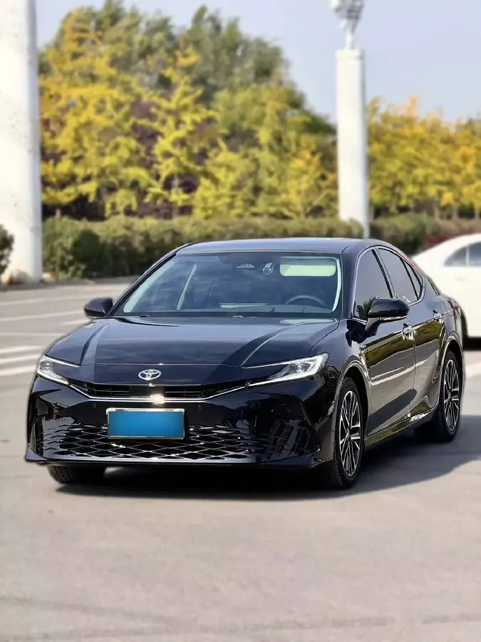 2024 Toyota Camry 2.0L 152HP L4 E-CVT Hybrid