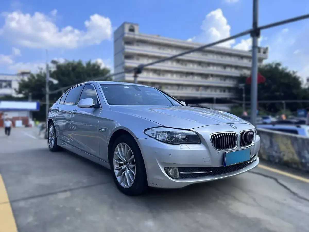 2012 BMW 5 Series 2.5L 204HP L6 8AT