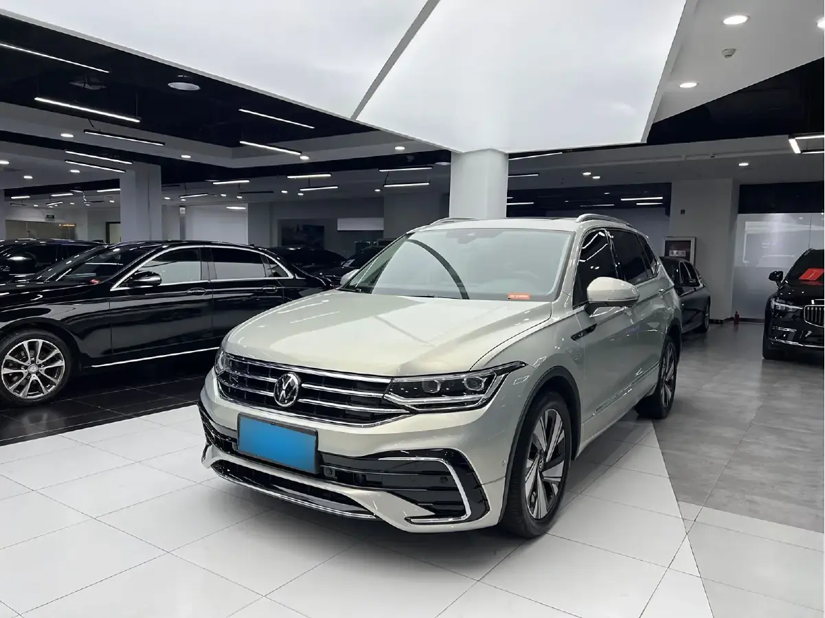 2023 Volkswagen Tiguan L 2.0T 186HP L4 7DCT