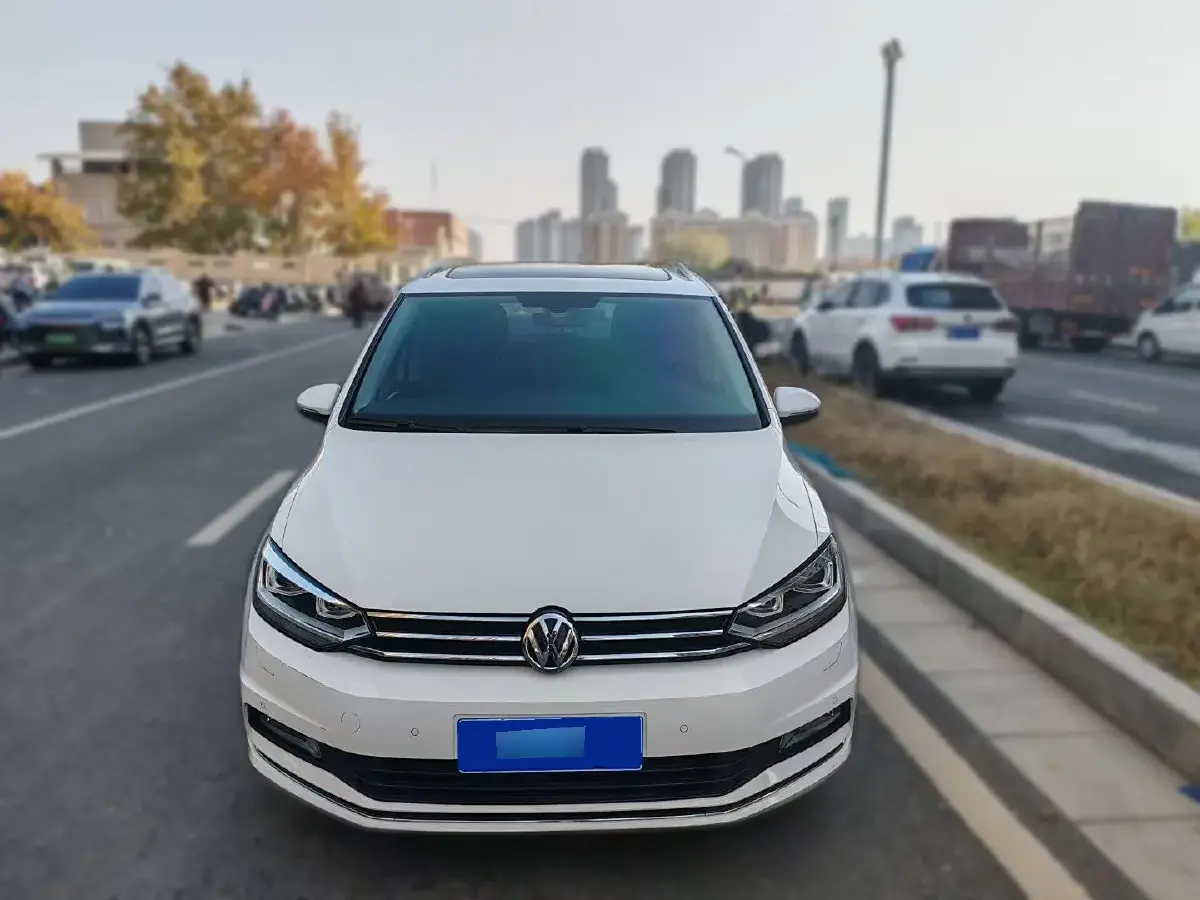 2016 Volkswagen Touran 1.4T 150HP L4 7DCT