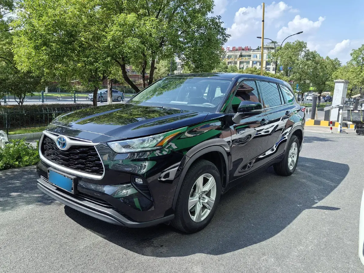 2022 Toyota Highlander 2.5L 192HP L4 E-CVT Hybrid