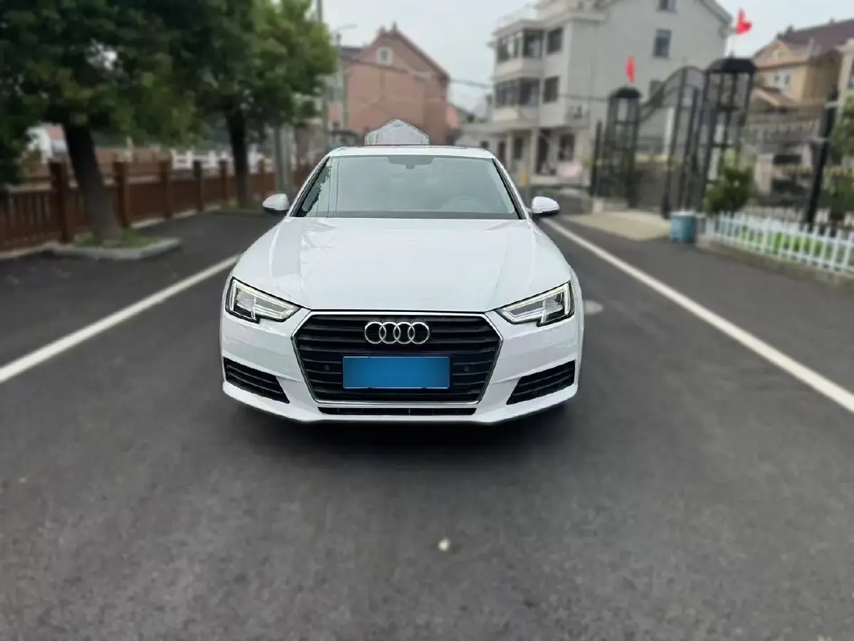 2017 Audi A4L 2.0T 190HP L4 7DCT