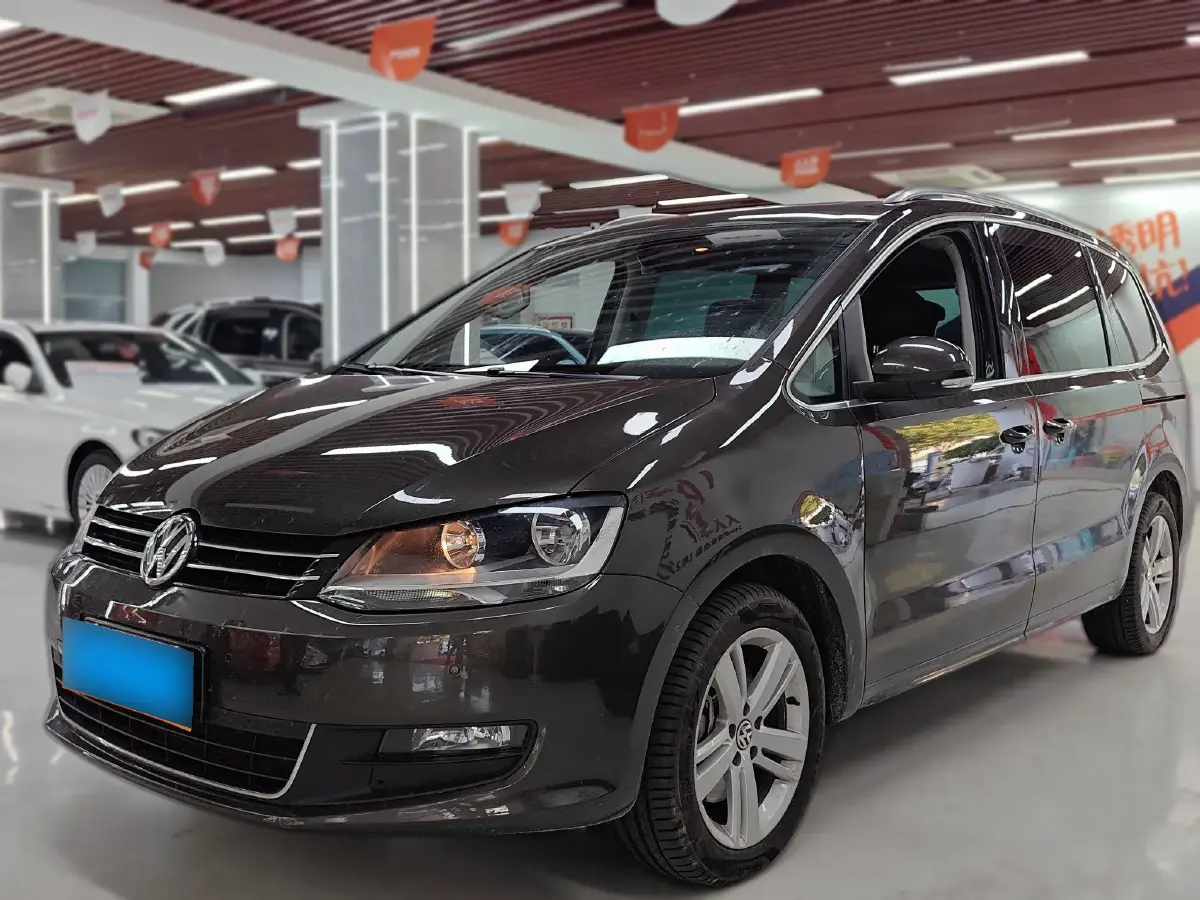 2018 Volkswagen Sharan 2.0T 220HP L4 6DCT