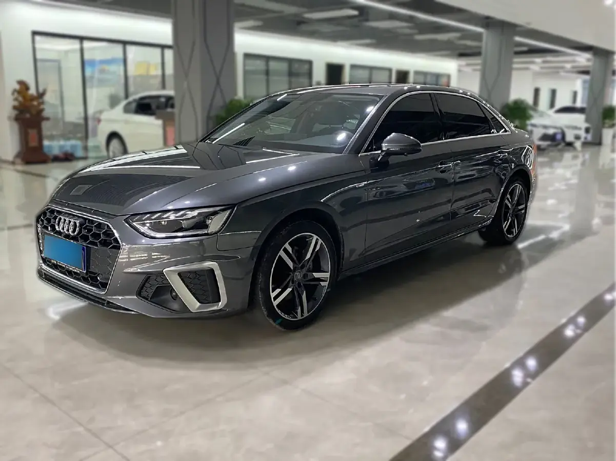 2022 Audi A4L 2.0T 190HP L4 7DCT