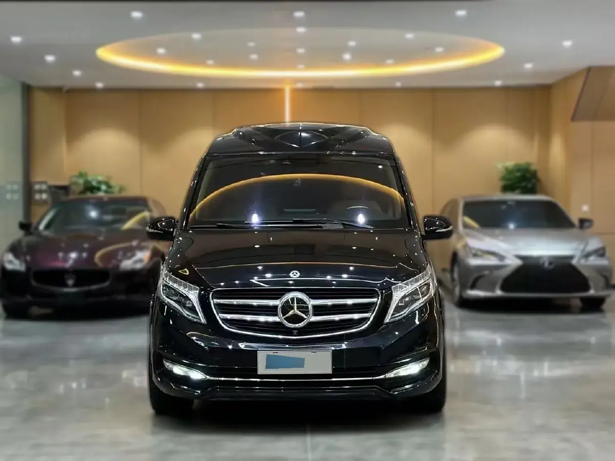 2017 Mercedes-Benz V Class 2.0T 211HP L4 7AT