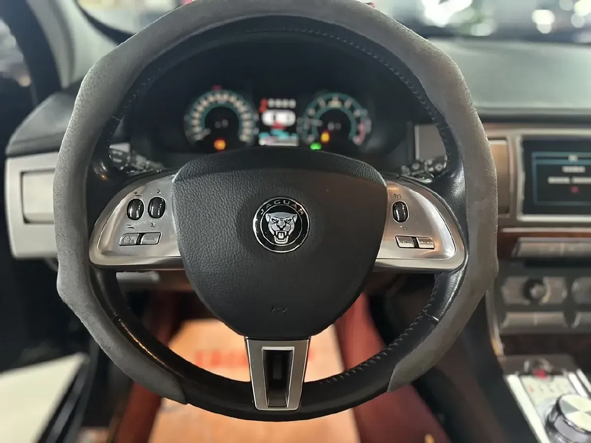 2014 Jaguar XF 2.0T 240HP L4 8AT,autocango,china used car exporter,china ev exporter,chinese used car exporter,chinese used ev exporter