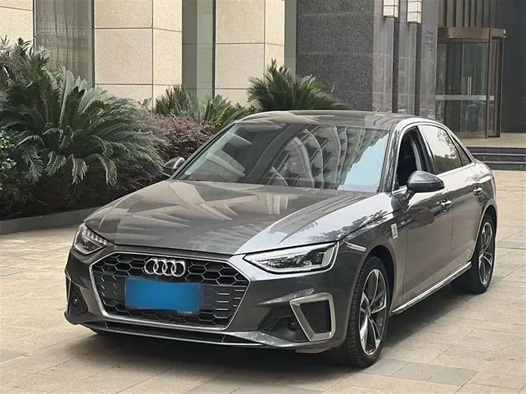 2022 Audi A4L 2.0T 190HP L4 7DCT