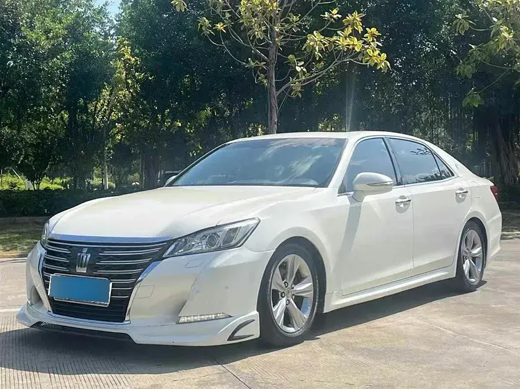 2015 Toyota Crown 2.0T 235HP L4 8AT
