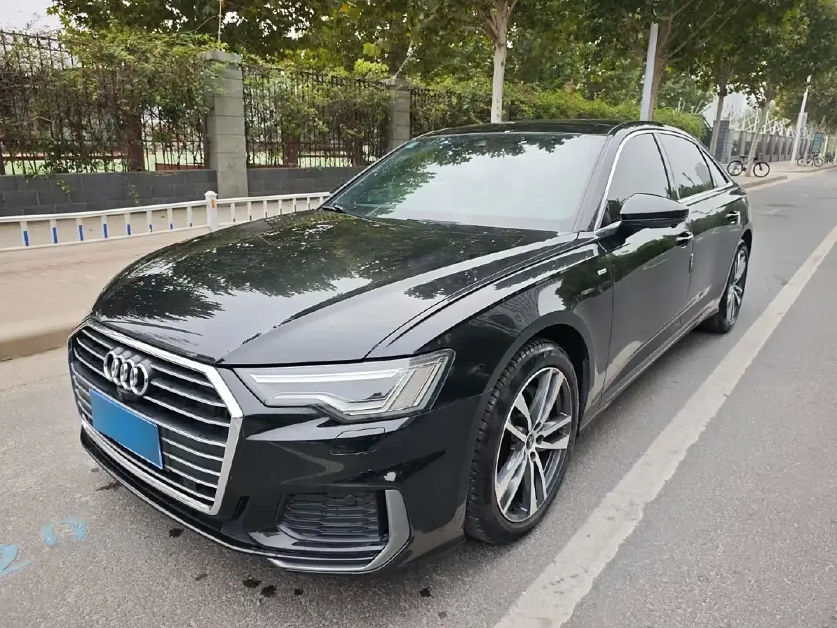 2022 Audi A6L 2.0T 190HP L4 7DCT