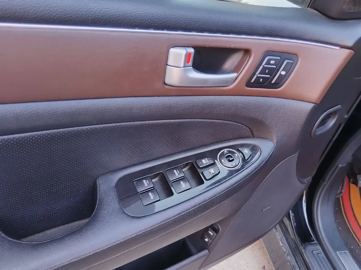 2012 Hyundai Rohens 3.0L 272HP V6 8AT,autocango,china used car exporter,china ev exporter,chinese used car exporter,chinese used ev exporter