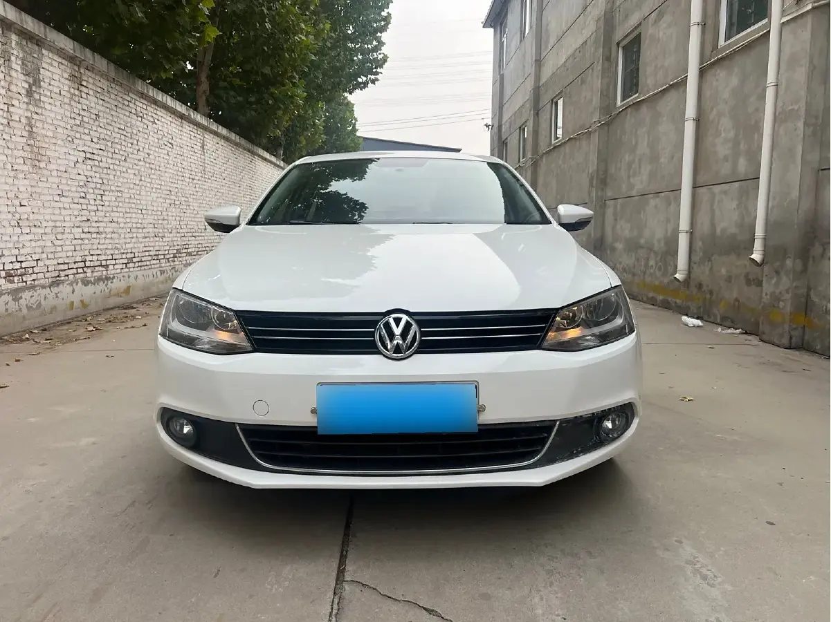 2014 Volkswagen Sagitar 1.6L 105HP L4 5MT