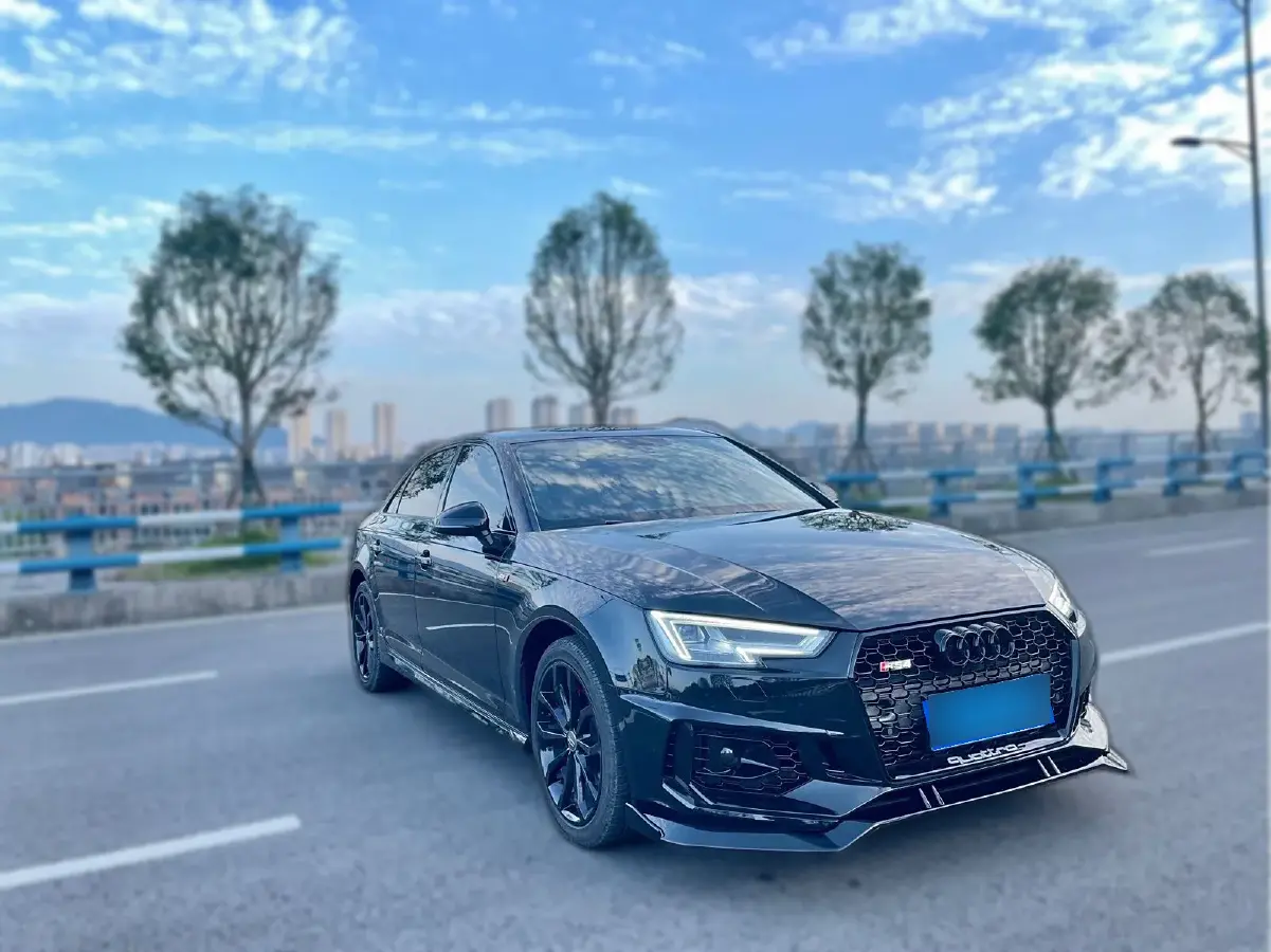 2018 Audi A4L 2.0T 190HP L4 7DCT