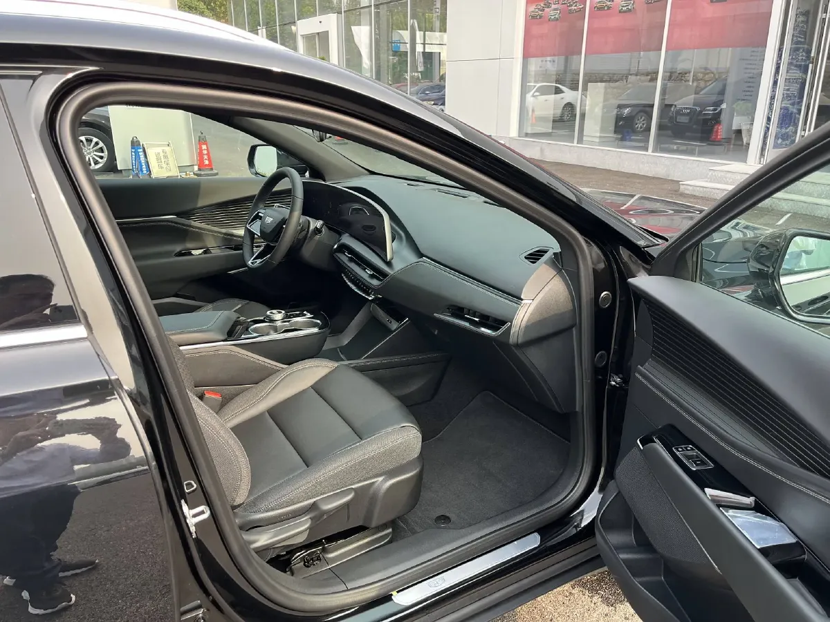 2023 Cadillac GT4 1.5T 211HP L4 9AT,autocango,china used car exporter,china ev exporter,chinese used car exporter,chinese used ev exporter