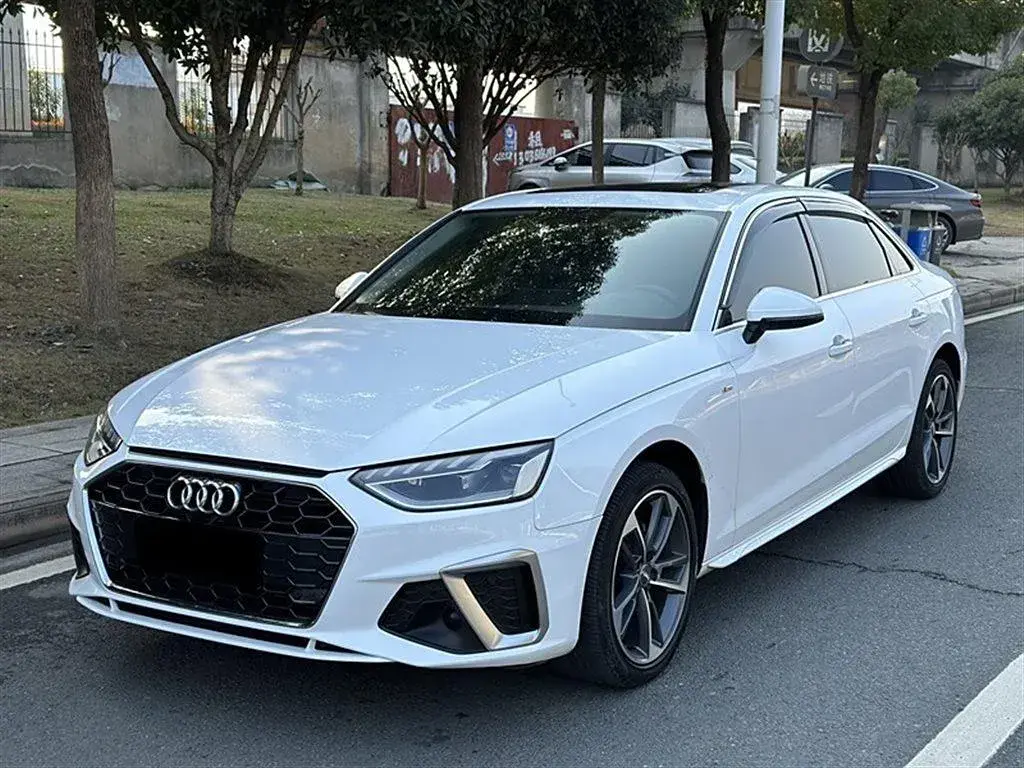 2022 Audi A4L 2.0T 190HP L4 7DCT