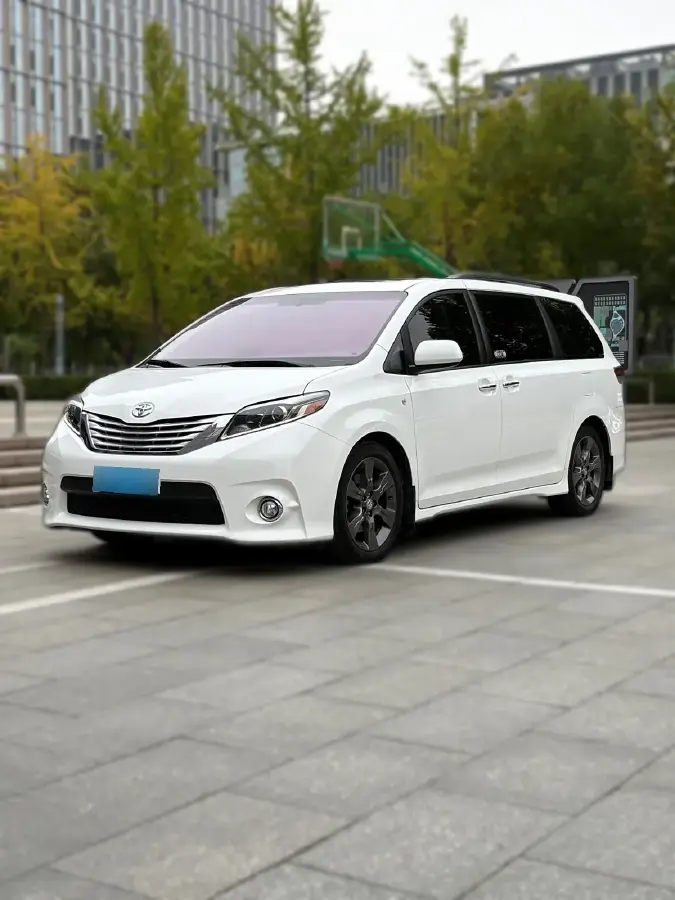 2015 Toyota Sienna 3.5L 269HP V6 6AT