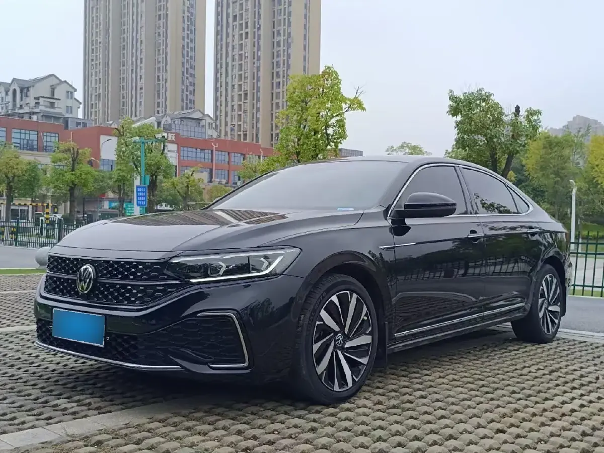 2022 Volkswagen Passat 2.0T 186HP L4 7DCT