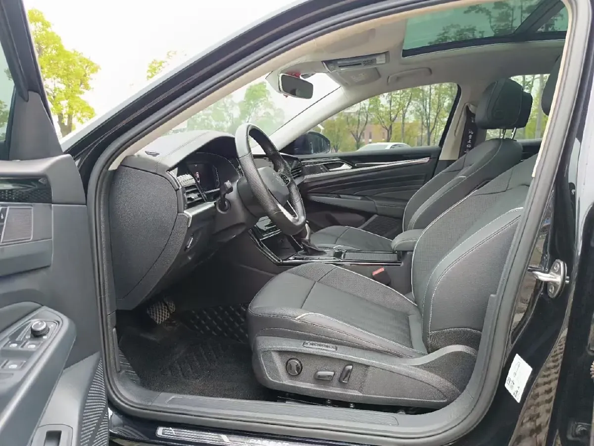 2022 Volkswagen Passat 2.0T 186HP L4 7DCT,autocango,china used car exporter,china ev exporter,chinese used car exporter,chinese used ev exporter