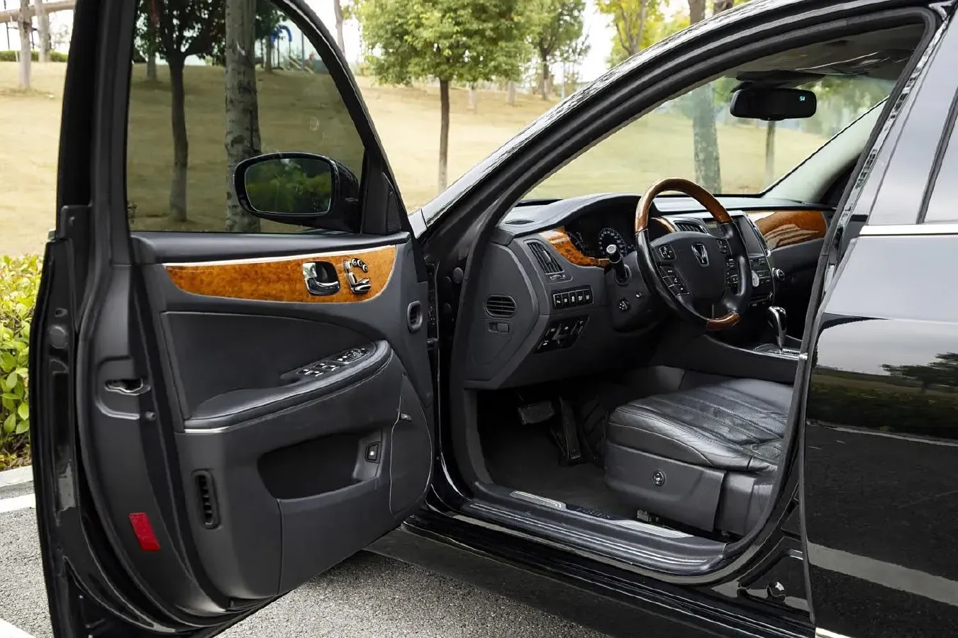 2012 Hyundai Equus 3.8L 335HP V6 8AT,autocango,china used car exporter,china ev exporter,chinese used car exporter,chinese used ev exporter