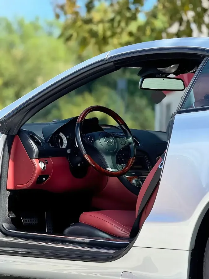 2011 Mercedes-Benz SL Class 5.5L 388HP V8 7AT,autocango,china used car exporter,china ev exporter,chinese used car exporter,chinese used ev exporter