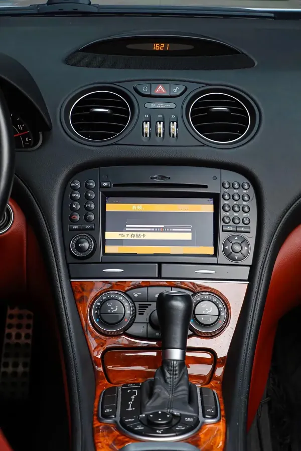 2011 Mercedes-Benz SL Class 5.5L 388HP V8 7AT,autocango,china used car exporter,china ev exporter,chinese used car exporter,chinese used ev exporter