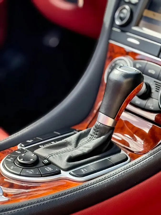 2011 Mercedes-Benz SL Class 5.5L 388HP V8 7AT,autocango,china used car exporter,china ev exporter,chinese used car exporter,chinese used ev exporter