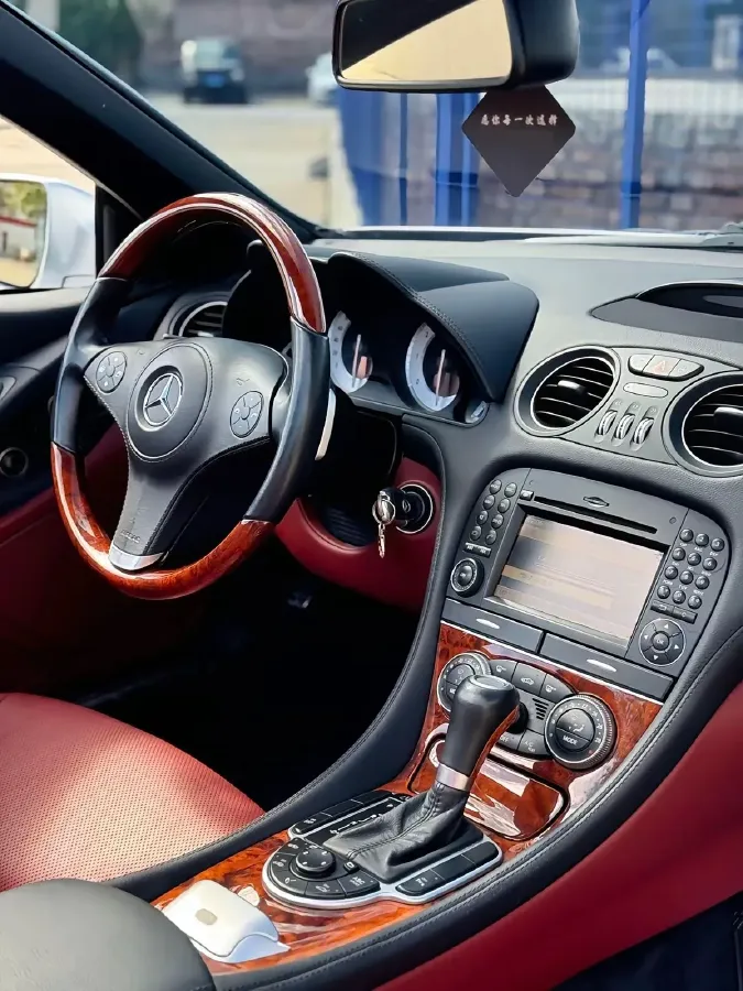 2011 Mercedes-Benz SL Class 5.5L 388HP V8 7AT,autocango,china used car exporter,china ev exporter,chinese used car exporter,chinese used ev exporter