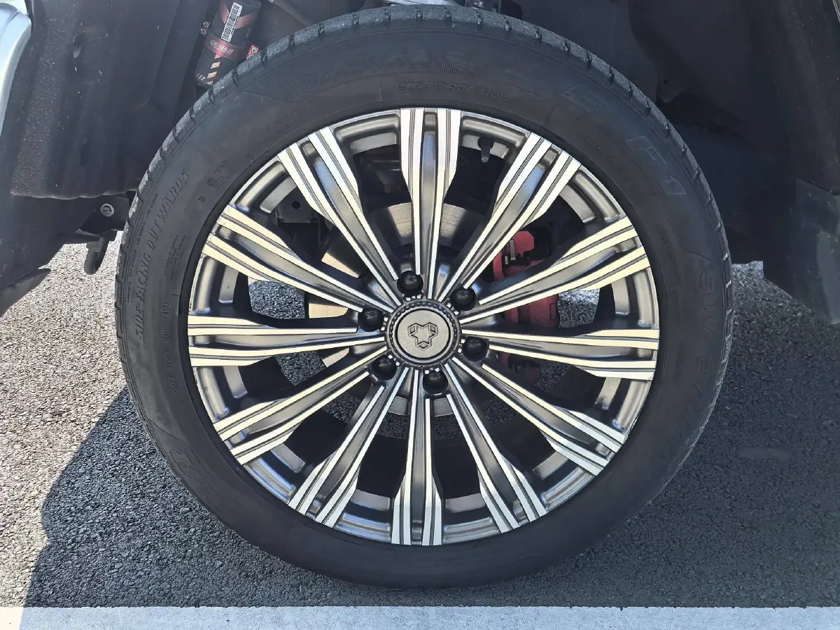 2021 Cyberspace 300 2.0T 227HP L4 8AT,autocango,china used car exporter,china ev exporter,chinese used car exporter,chinese used ev exporter