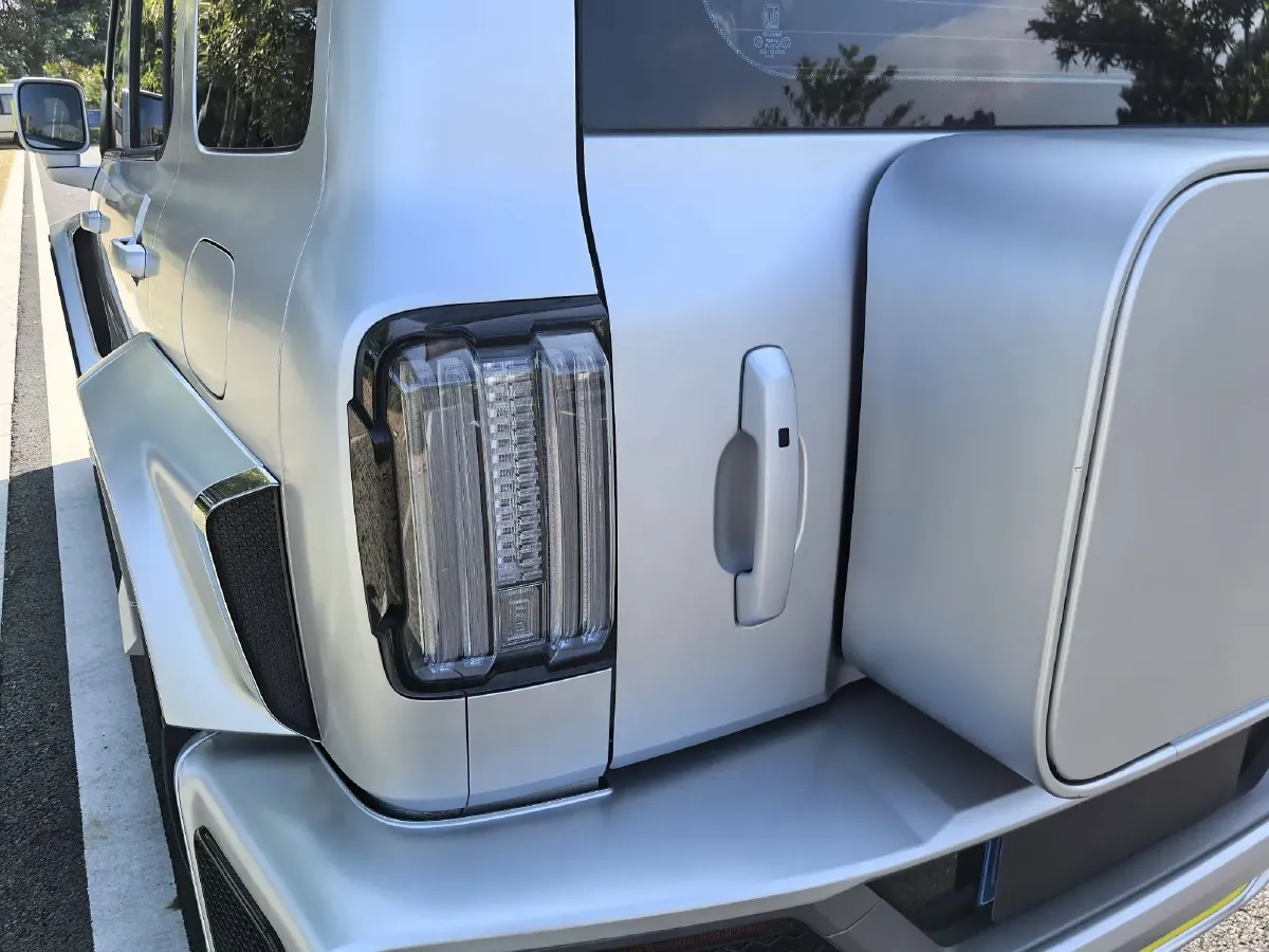 2021 Cyberspace 300 2.0T 227HP L4 8AT,autocango,china used car exporter,china ev exporter,chinese used car exporter,chinese used ev exporter