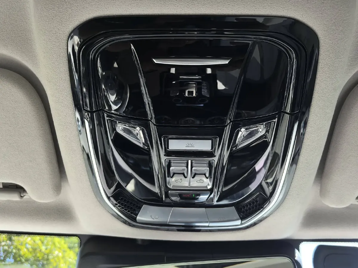 2021 Cyberspace 300 2.0T 227HP L4 8AT,autocango,china used car exporter,china ev exporter,chinese used car exporter,chinese used ev exporter