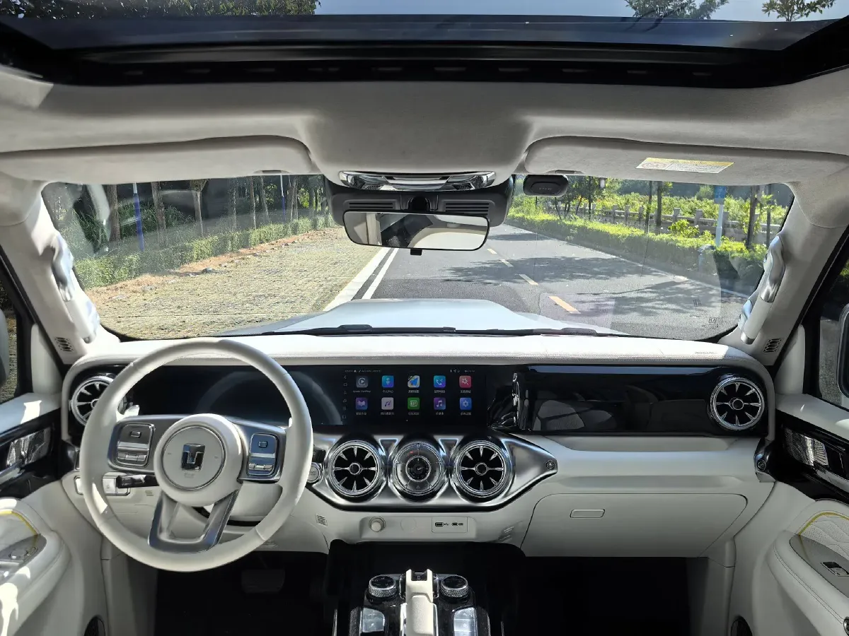 2021 Cyberspace 300 2.0T 227HP L4 8AT,autocango,china used car exporter,china ev exporter,chinese used car exporter,chinese used ev exporter