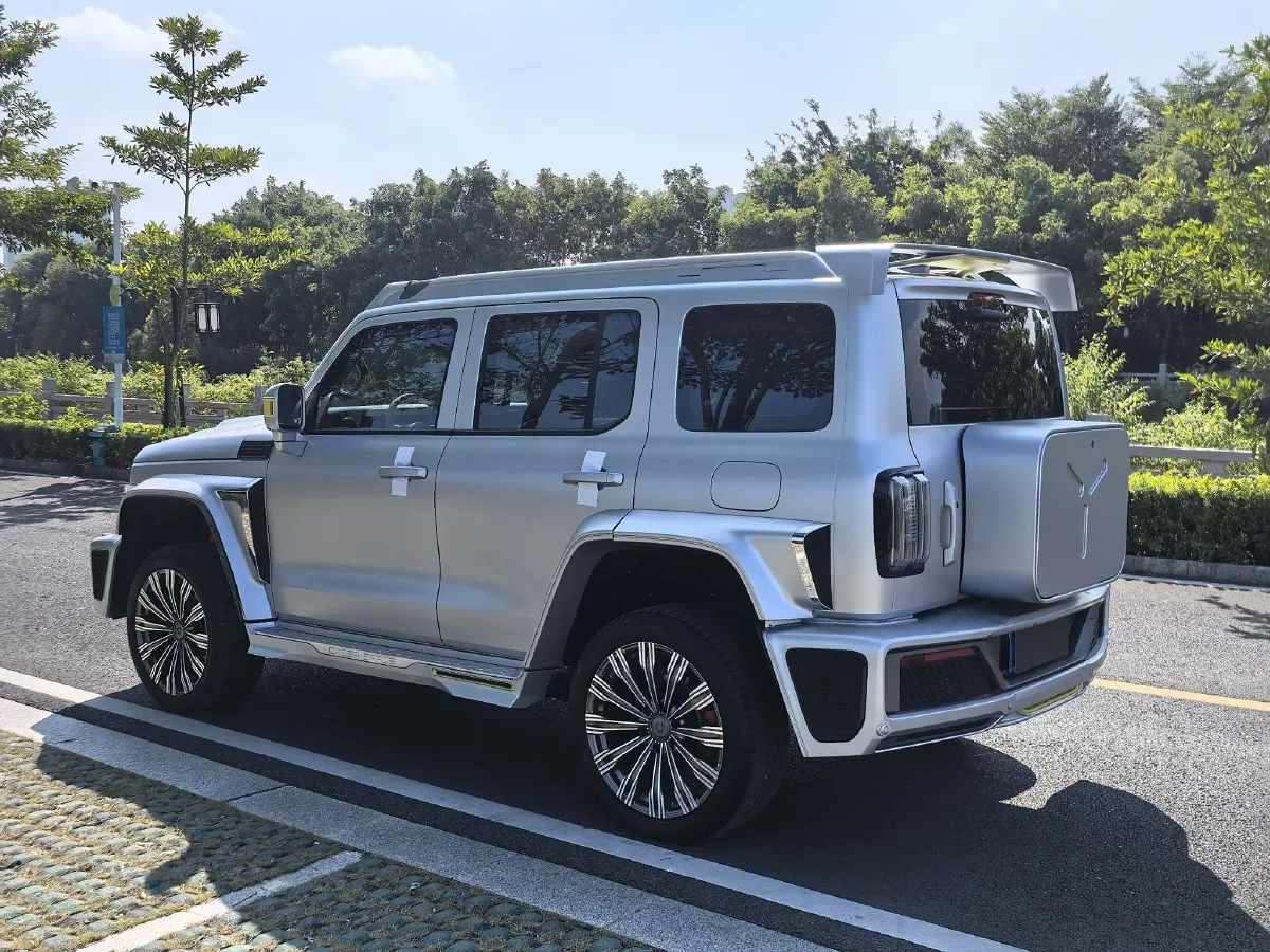 2021 Cyberspace 300 2.0T 227HP L4 8AT,autocango,china used car exporter,china ev exporter,chinese used car exporter,chinese used ev exporter