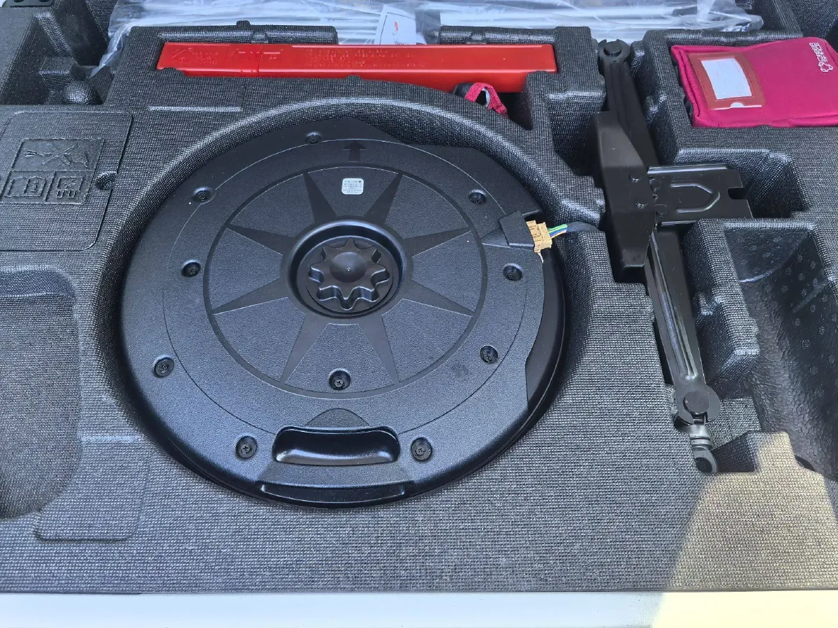 2021 Cyberspace 300 2.0T 227HP L4 8AT,autocango,china used car exporter,china ev exporter,chinese used car exporter,chinese used ev exporter