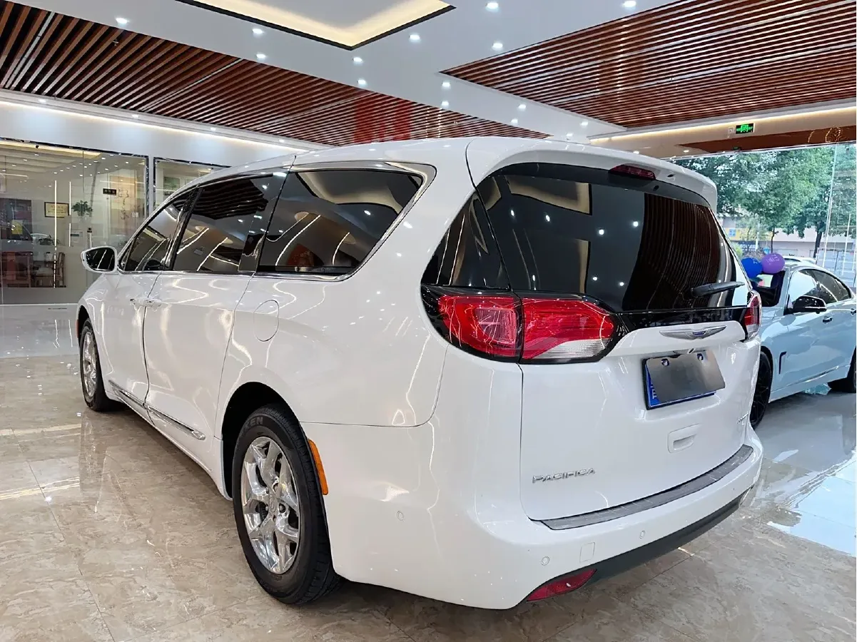 2017 Chrysler Pacifica 3.6L 279HP V6 9AT,autocango,china used car exporter,china ev exporter,chinese used car exporter,chinese used ev exporter
