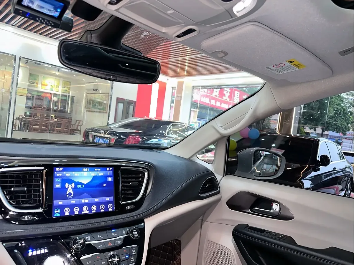 2017 Chrysler Pacifica 3.6L 279HP V6 9AT,autocango,china used car exporter,china ev exporter,chinese used car exporter,chinese used ev exporter