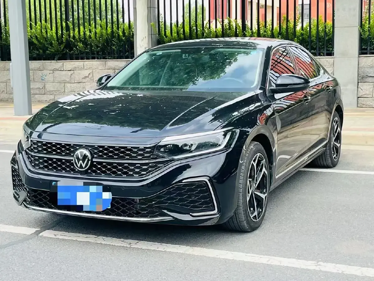 2022 Volkswagen Passat 2.0T 186HP L4 7DCT