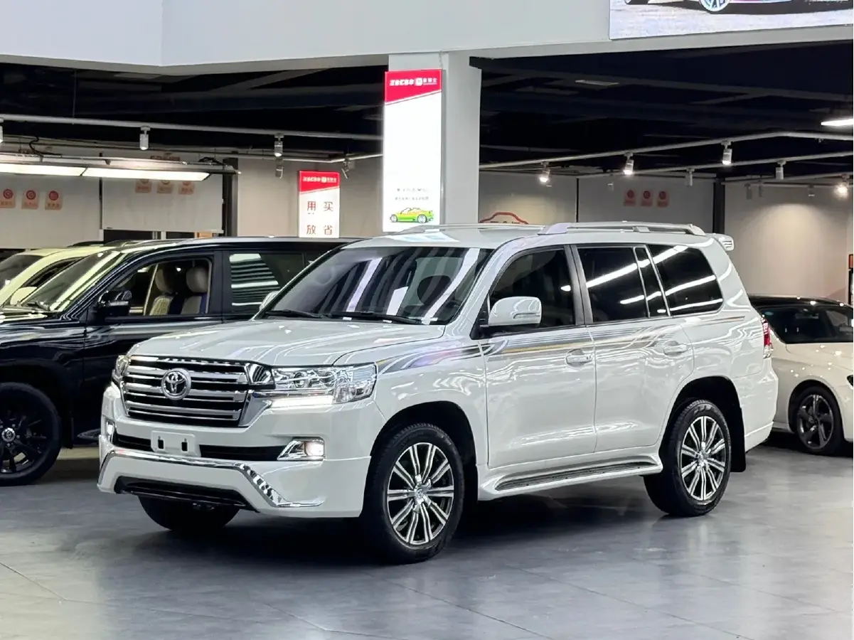 2015 Toyota Land Cruiser 4.0L 275HP V6 5AT