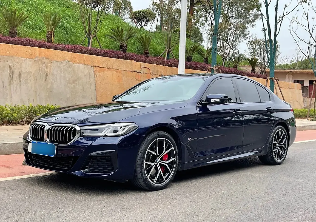 2022 BMW 5 Series 3.0T 340HP L6 8AT