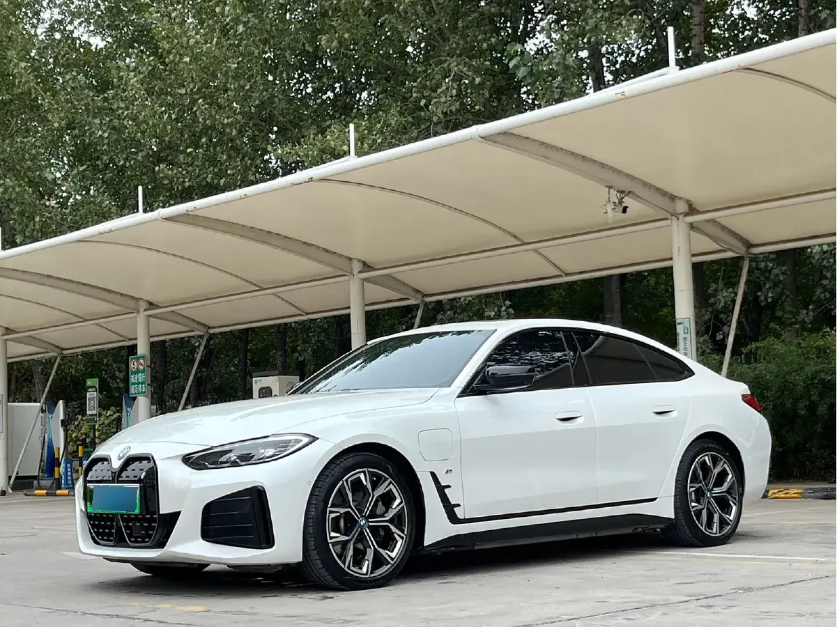 2022 BMW i4 BEV 83.9KWH