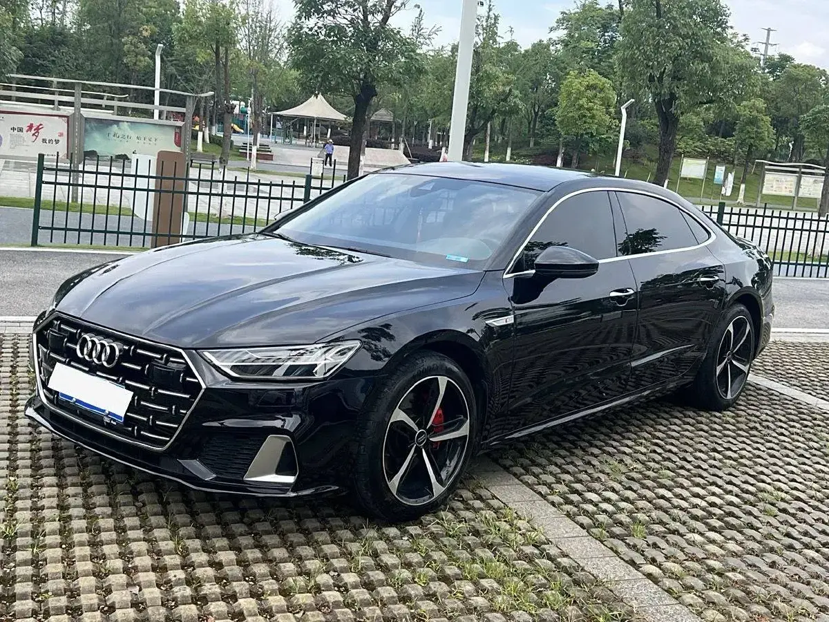 2022 Audi A7L 2.0T 245HP L4 7DCT