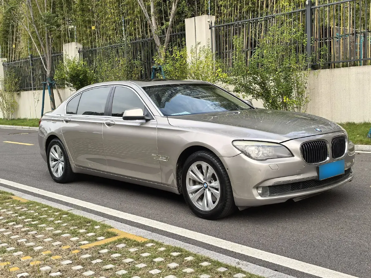 2009 BMW 7 Series 3.0L 258HP L6 6AT