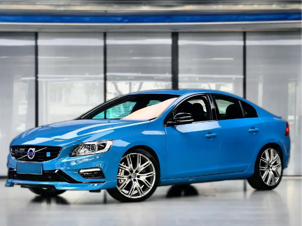 2017 Volvo S60 2.0T 367HP L4 8AT