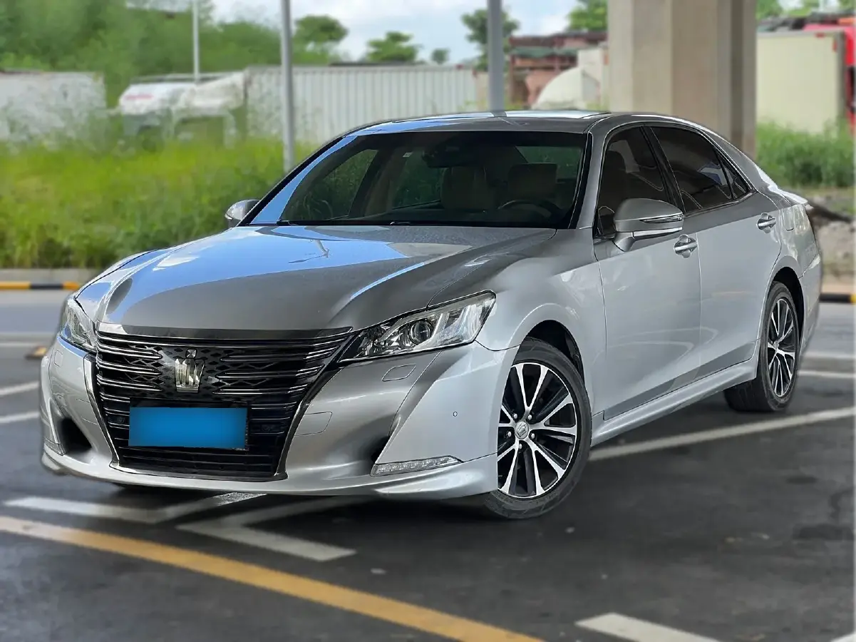 2018 Toyota Crown 2.0T 235HP L4 8AT
