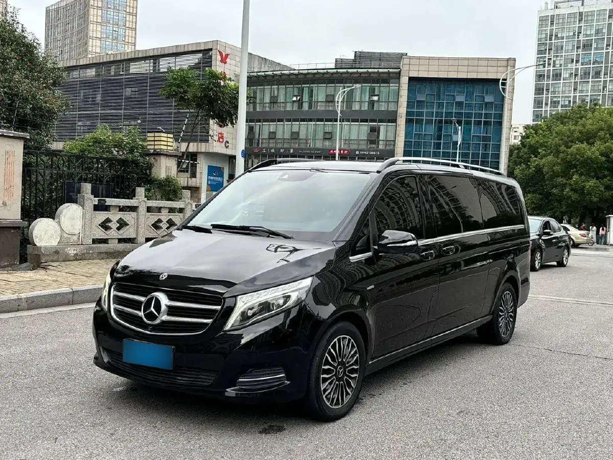 2017 Mercedes-Benz V Class 2.0T 211HP L4 7AT