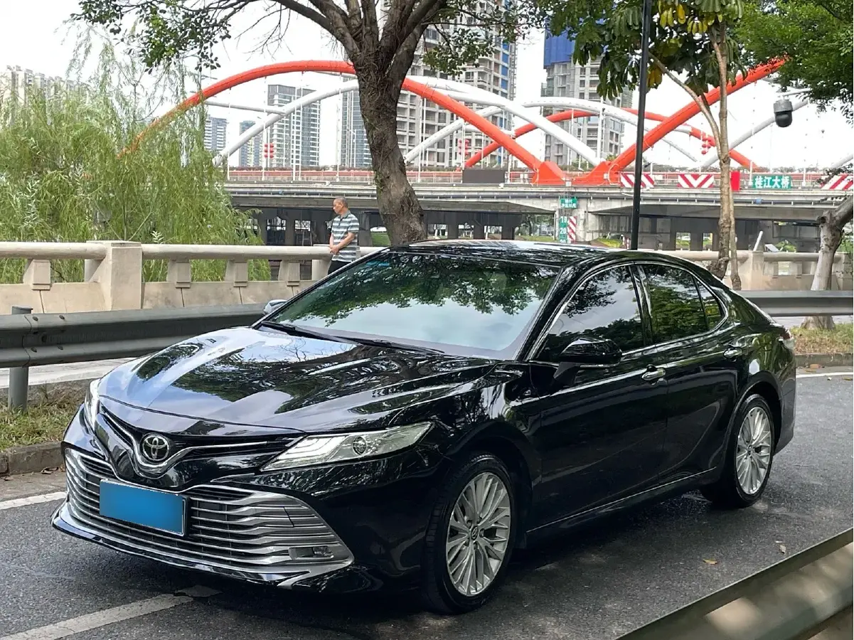 2019 Toyota Camry 2.5L 209HP L4 8AT